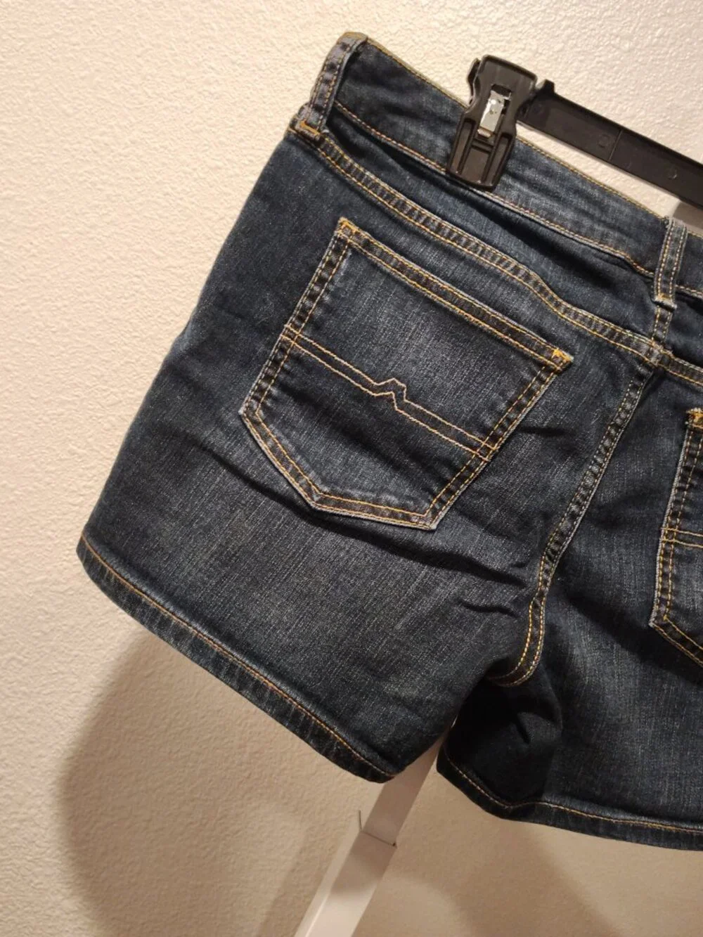 Arizona Jean Company Junior's Denim Jean Shorts Size 9 Stretch Zip Fly 5 Pocket